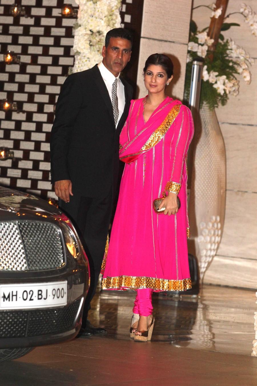 Sachin, Dhoni, Shah Rukh Khan, Kohli attend grand bash for Harbhajan Singh, Rohit Sharma in Mumbai. Rohit Sharma and Ritika Sajdeh wedding reception,Rohit Sharma wedding reception,Ritika Sajdeh wedding reception,Sachin,Dhoni,Shah Rukh Khan,Kohli,Aishwarya Rai Bachchan,Abhishek Bachchan,Akshay Kumar,Harbhajan Singh