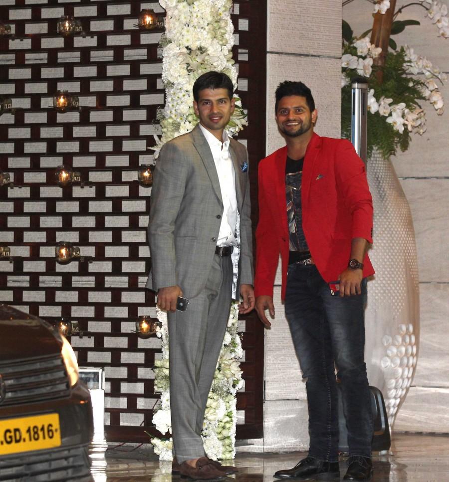 Sachin, Dhoni, Shah Rukh Khan, Kohli attend grand bash for Harbhajan Singh, Rohit Sharma in Mumbai. Rohit Sharma and Ritika Sajdeh wedding reception,Rohit Sharma wedding reception,Ritika Sajdeh wedding reception,Sachin,Dhoni,Shah Rukh Khan,Kohli,Aishwarya Rai Bachchan,Abhishek Bachchan,Akshay Kumar,Harbhajan Singh
