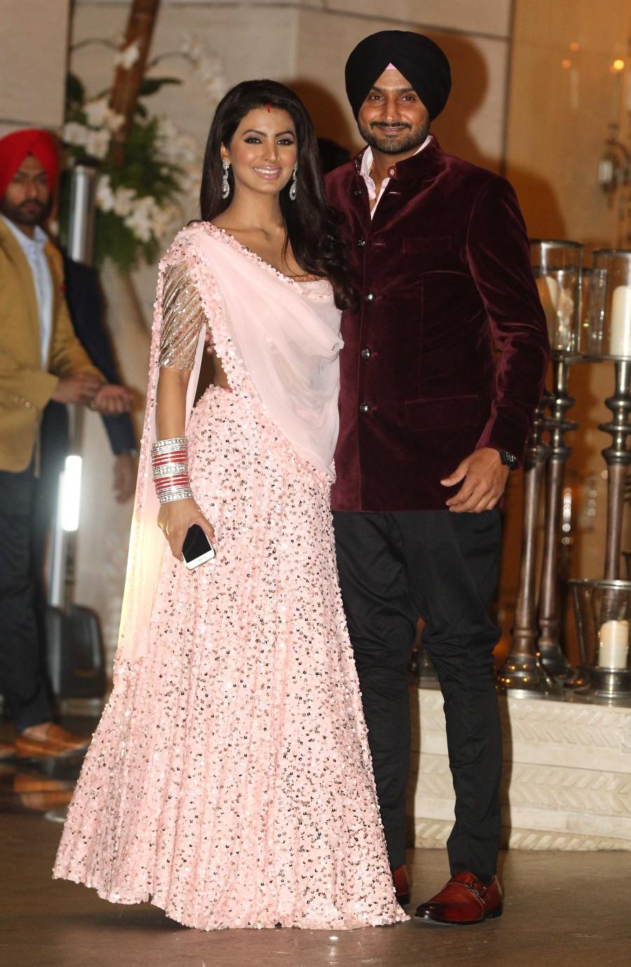 Sachin, Dhoni, Shah Rukh Khan, Kohli attend grand bash for Harbhajan Singh, Rohit Sharma in Mumbai. Rohit Sharma and Ritika Sajdeh wedding reception,Rohit Sharma wedding reception,Ritika Sajdeh wedding reception,Sachin,Dhoni,Shah Rukh Khan,Kohli,Aishwarya Rai Bachchan,Abhishek Bachchan,Akshay Kumar,Harbhajan Singh