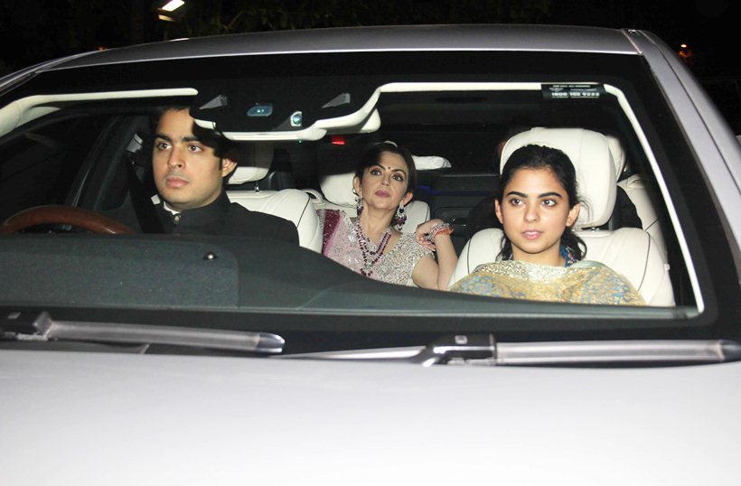 Sachin, Dhoni, Shah Rukh Khan, Kohli attend grand bash for Harbhajan Singh, Rohit Sharma in Mumbai. Rohit Sharma and Ritika Sajdeh wedding reception,Rohit Sharma wedding reception,Ritika Sajdeh wedding reception,Sachin,Dhoni,Shah Rukh Khan,Kohli,Aishwarya Rai Bachchan,Abhishek Bachchan,Akshay Kumar,Harbhajan Singh