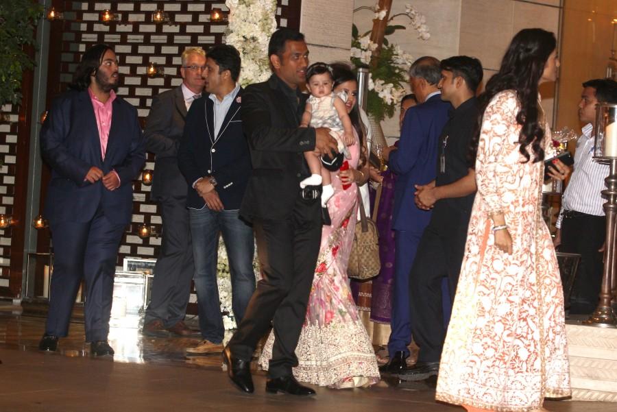 Sachin, Dhoni, Shah Rukh Khan, Kohli attend grand bash for Harbhajan Singh, Rohit Sharma in Mumbai. Rohit Sharma and Ritika Sajdeh wedding reception,Rohit Sharma wedding reception,Ritika Sajdeh wedding reception,Sachin,Dhoni,Shah Rukh Khan,Kohli,Aishwarya Rai Bachchan,Abhishek Bachchan,Akshay Kumar,Harbhajan Singh