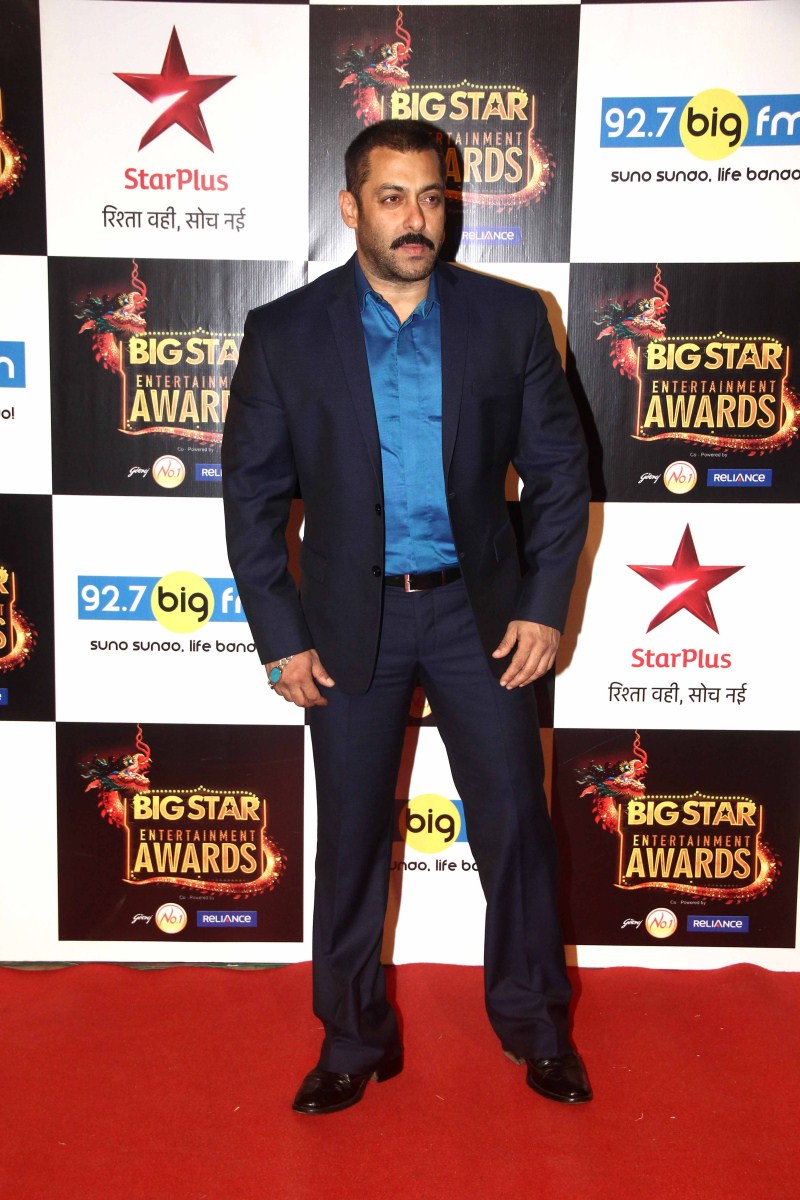 Big Star Entertainment Awards 2015 held on Sunday Night (13 December). Salman Khan, Deepika Padukone, Varun Dhawan, Ranveer Singh, R. Madhavan, Elli Avram, Athiya Shetty, Sonam Kapoor, Varun Dhawan, Amitabh Bachchan and many other celebs attended the event. Big Star Entertainment Awards,Big Star Entertainment Awards 2015,Salman Khan,Deepika Padukone,Ranveer Singh,Akshara Hassan,Anil Kapoor,Athiya Shetty,Elli Avram,Gautam Gulati,Harshaali Malhotra,Kainaat Arora,Madhavan