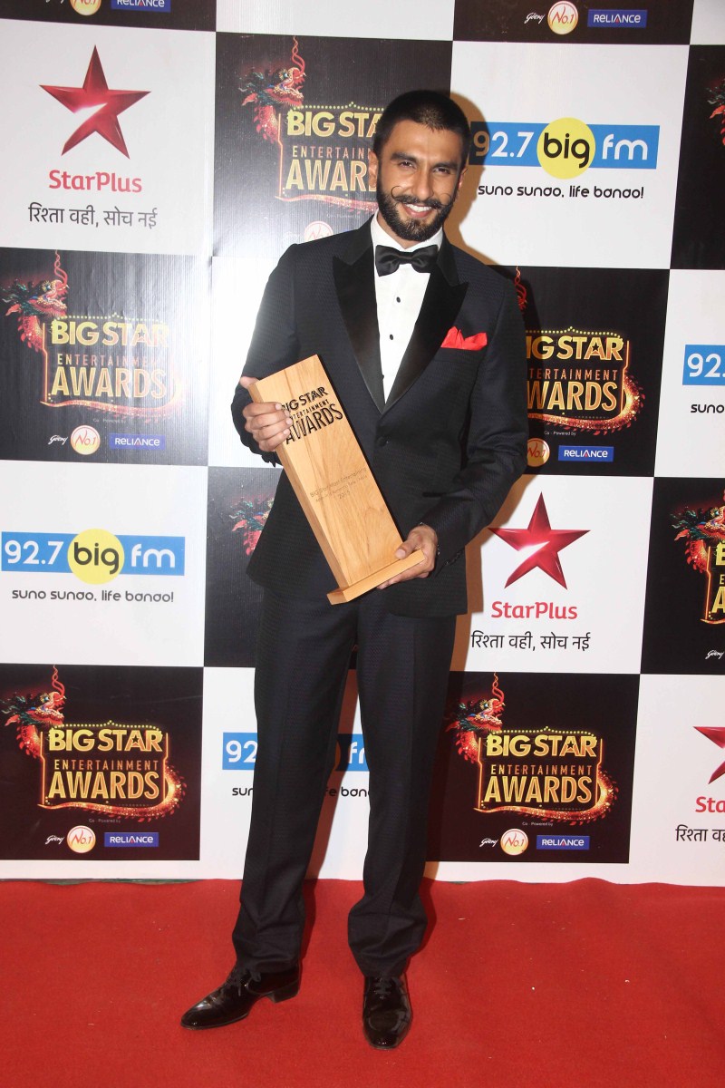 Big Star Entertainment Awards 2015 held on Sunday Night (13 December). Salman Khan, Deepika Padukone, Varun Dhawan, Ranveer Singh, R. Madhavan, Elli Avram, Athiya Shetty, Sonam Kapoor, Varun Dhawan, Amitabh Bachchan and many other celebs attended the event. Big Star Entertainment Awards,Big Star Entertainment Awards 2015,Salman Khan,Deepika Padukone,Ranveer Singh,Akshara Hassan,Anil Kapoor,Athiya Shetty,Elli Avram,Gautam Gulati,Harshaali Malhotra,Kainaat Arora,Madhavan