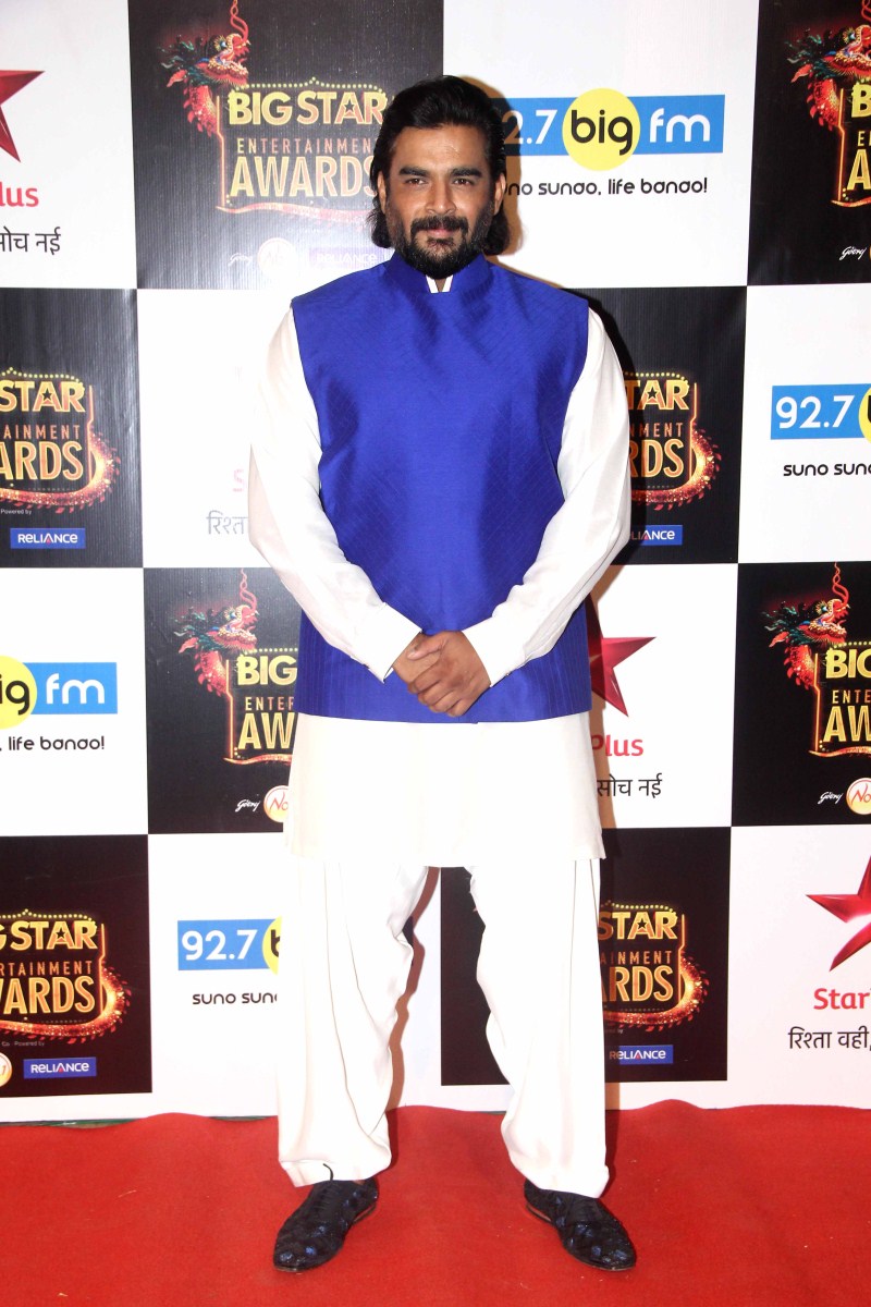 Big Star Entertainment Awards 2015 held on Sunday Night (13 December). Salman Khan, Deepika Padukone, Varun Dhawan, Ranveer Singh, R. Madhavan, Elli Avram, Athiya Shetty, Sonam Kapoor, Varun Dhawan, Amitabh Bachchan and many other celebs attended the event. Big Star Entertainment Awards,Big Star Entertainment Awards 2015,Salman Khan,Deepika Padukone,Ranveer Singh,Akshara Hassan,Anil Kapoor,Athiya Shetty,Elli Avram,Gautam Gulati,Harshaali Malhotra,Kainaat Arora,Madhavan