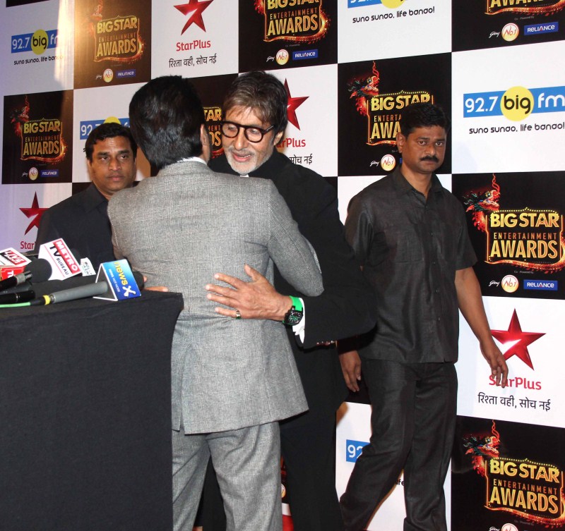 Big Star Entertainment Awards 2015 held on Sunday Night (13 December). Salman Khan, Deepika Padukone, Varun Dhawan, Ranveer Singh, R. Madhavan, Elli Avram, Athiya Shetty, Sonam Kapoor, Varun Dhawan, Amitabh Bachchan and many other celebs attended the event. Big Star Entertainment Awards,Big Star Entertainment Awards 2015,Salman Khan,Deepika Padukone,Ranveer Singh,Akshara Hassan,Anil Kapoor,Athiya Shetty,Elli Avram,Gautam Gulati,Harshaali Malhotra,Kainaat Arora,Madhavan