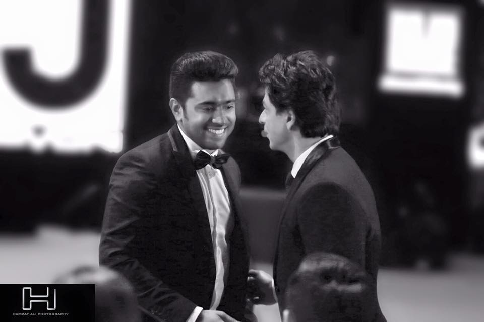 Malayalam actor Nivin Pauly met Bollywood superstar Shah Rukh Khan during the recently concluded Filmfare awards. Nivin Pauly,Nivin Pauly filmfare,Nivin Pauly meets SRK,Nivin Pauly meets Shah Rukh
