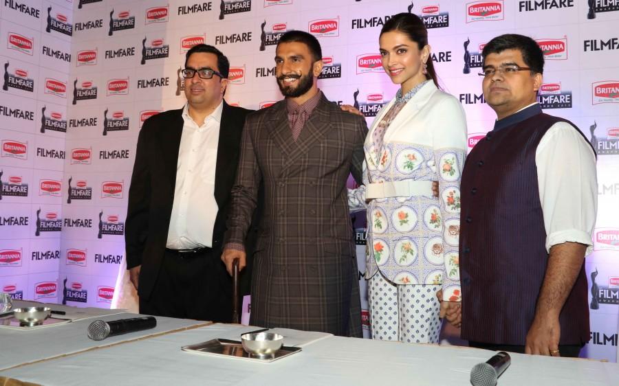 Bollywood actor Ranveer Singh and actress Deepika Padukone at Ranveer Singh,Deepika Padukone,Ranveer Singh and Deepika Padukone,61st Britannia Filmfare Awards,61st Britannia Filmfare Awards 2015,Britannia Filmfare Awards
