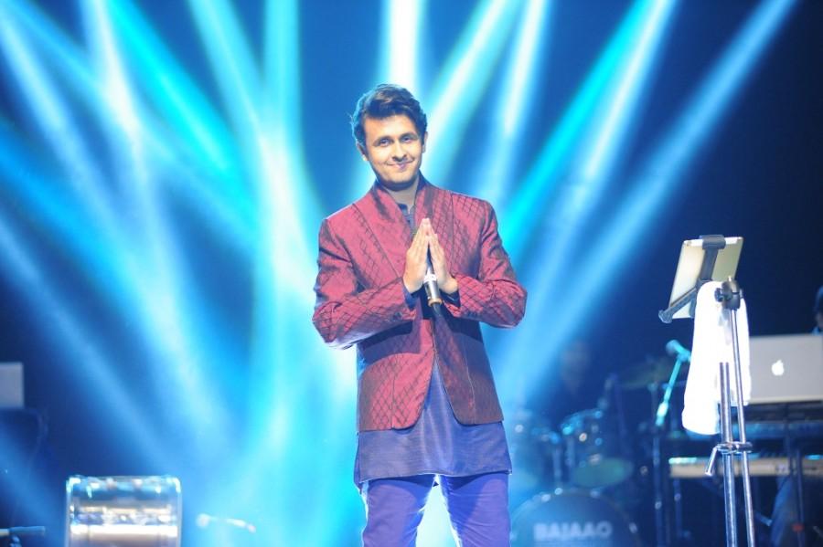 Singer Sonu Nigam performs at the Charity Concert Spirit of India organized by Chinmaya Mission. Sonu Nigam,singer Sonu Nigam,Sonu Nigam performs for 'Spirit of India',Spirit of India,Charity Concert Spirit