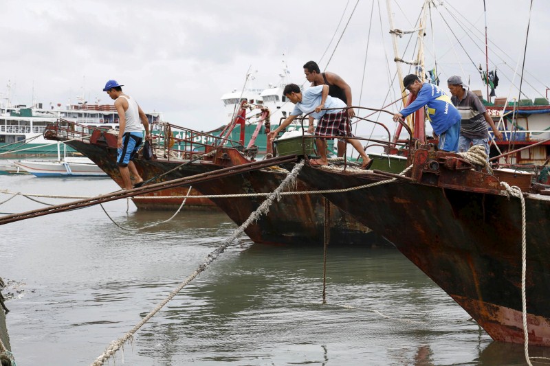 Hundreds of thousands of people were evacuated from the central Philippines on Monday as typhoon Melor, locally known as typhoon Nona, with winds of up to 150 kph (95 mph) made landfall, dumping heavy rain that could cause flooding, landslides and storm surges, authorities warned. Typhoon Melor,Typhoon Melor Hits Philippines,typhoon melor,Powerful Typhoon Melor,typhoon Nona