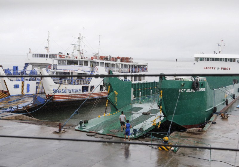 Hundreds of thousands of people were evacuated from the central Philippines on Monday as typhoon Melor, locally known as typhoon Nona, with winds of up to 150 kph (95 mph) made landfall, dumping heavy rain that could cause flooding, landslides and storm surges, authorities warned. Typhoon Melor,Typhoon Melor Hits Philippines,typhoon melor,Powerful Typhoon Melor,typhoon Nona