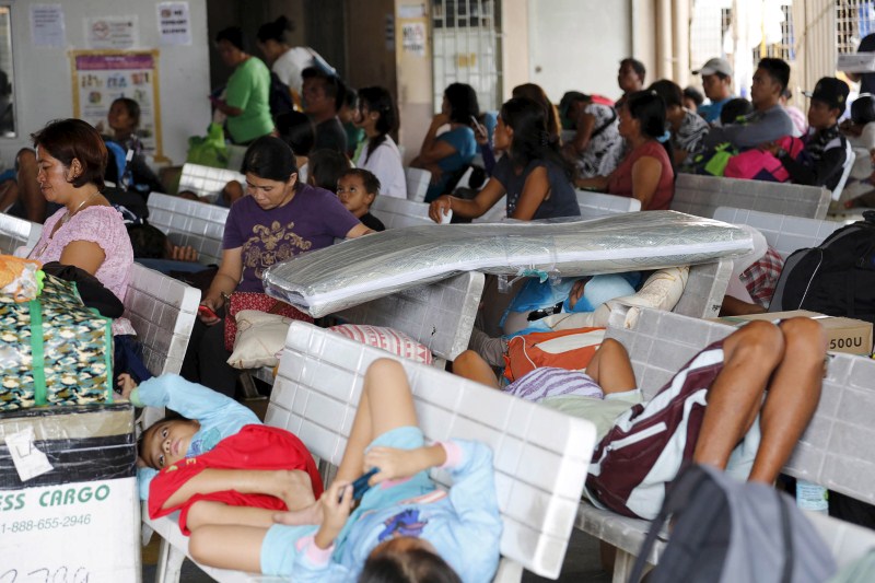 Hundreds of thousands of people were evacuated from the central Philippines on Monday as typhoon Melor, locally known as typhoon Nona, with winds of up to 150 kph (95 mph) made landfall, dumping heavy rain that could cause flooding, landslides and storm surges, authorities warned. Typhoon Melor,Typhoon Melor Hits Philippines,typhoon melor,Powerful Typhoon Melor,typhoon Nona