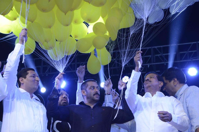 The 3rd edition of Ganesh Naik 'Jio International Women Tennis Championship' 2015 kicked off with much fanfare with the presence of Bollywood's superstar Salman Khan at the Navi Mumbai Sports Association’s tennis courts in Vashi. Salman Khan,Jio International Women Tennis Championship,Salman Khan at Jio International Women Tennis Championship,International Women Tennis Championship,Women Tennis Championship,actor Salman Khan,Salman Khan actor Salman Khan,Salman Khan launches Jio I