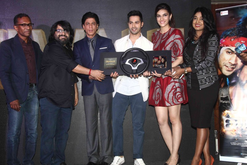 Shah Rukh Khan, Kajol, Varun Dhawan, Kriti Sanon and Rohit Shetty at 'Dilwale Music Celebration' and 'Tukur Tukur' Song Launch. Shah Rukh Khan,Kajol,Varun Dhawan,Kriti Sanon,Rohit Shetty,Dilwale Music Celebration,Dilwale,Tukur Tukur,Tukur Tukur Song Launch