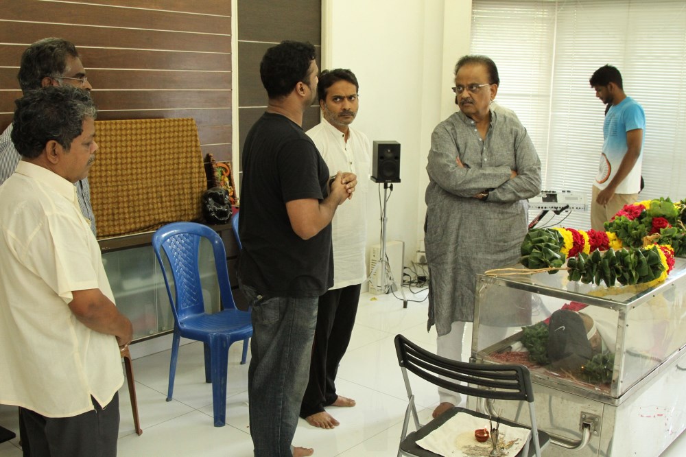 South Indian celebs paid homage to Devi Sri Prasad father Satyamurthy. Chiranjeevi, Suriya, Udhayanidhi Stalin, Allu Aravind, SP Balasubrahmanyam, Mohana Raja, Chimbudevan, Editor Mohan, Vijayakumar, Preetha pay last respects to Satyamurthy. Suriya,Chiranjeevi,Udhayanidhi Stalin,Devi Sri Prasad father Satyamurthy,Satyamurthy,celebs pays homage to Satyamurthy,homage to Satyamurthy
