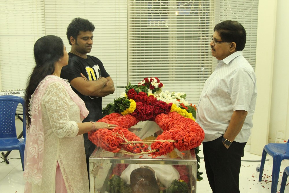 South Indian celebs paid homage to Devi Sri Prasad father Satyamurthy. Chiranjeevi, Suriya, Udhayanidhi Stalin, Allu Aravind, SP Balasubrahmanyam, Mohana Raja, Chimbudevan, Editor Mohan, Vijayakumar, Preetha pay last respects to Satyamurthy. Suriya,Chiranjeevi,Udhayanidhi Stalin,Devi Sri Prasad father Satyamurthy,Satyamurthy,celebs pays homage to Satyamurthy,homage to Satyamurthy