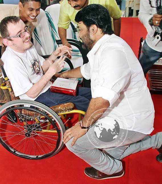 Mohanlal met his Poland fan Bartosz Czarnotta during a function at Mar Baselios College of Engineering and Technology. Mohanlal,Mohanlal organ donation,Mohanlal meets Bartosz Czarnotta,Mohanlal's poland fan,Mohanlal's poland fan Bartosz Czarnotta,Bartosz Czarnotta facebook,Mohanlal at MBCET