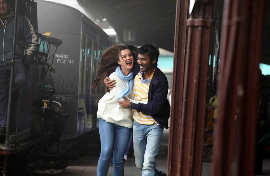 Nava Manmadhudu is an upcoming comedy drama Telugu film written and directed by Velraj. Dhanush, Samantha and Amy Jackson in the lead role. Nava Manmadhudu,telugu movie Nava Manmadhudu,Dhanush,Samantha,Amy Jackson,Nava Manmadhudu movie stills,Nava Manmadhudu movie pics,Nava Manmadhudu movie images,Nava Manmadhudu movie photos,Nava Manmadhudu movie pictures