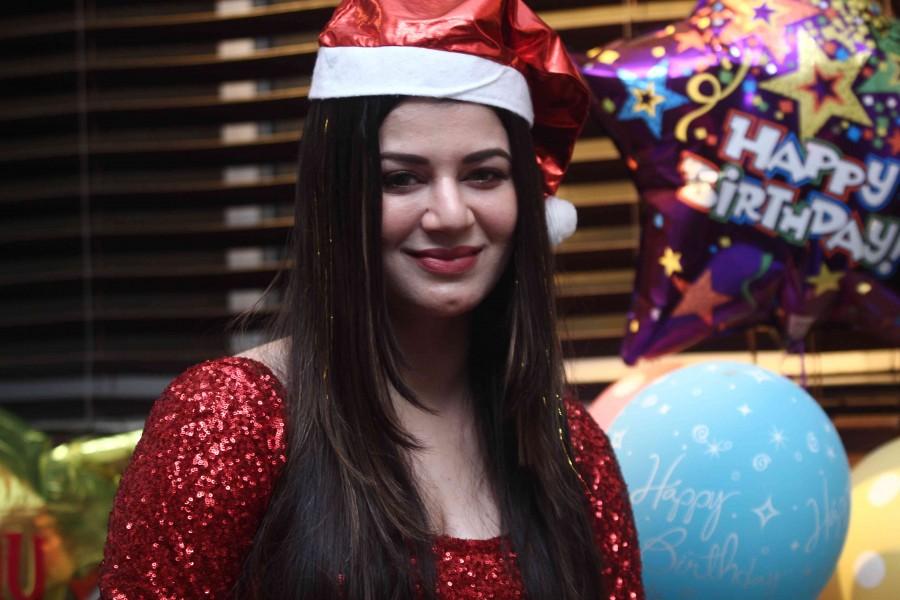 Bollywood Actress Kainaat Arora celebrates Christmas Festival. Kainaat Arora,Kainaat Arora celebrates Christmas Festival,Kainaat Arora celebrates Christmas,Christmas Festival
