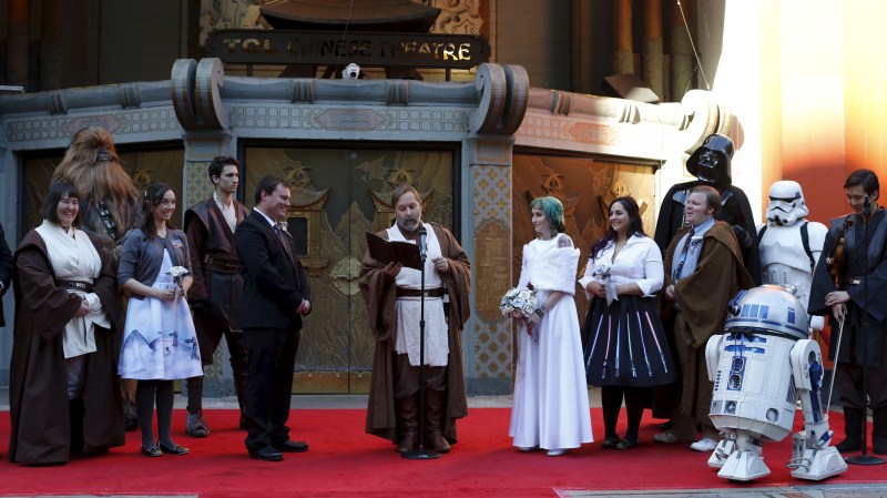 The Force is with an Australian couple who got married as they waited in line for the first U.S. public showings of “Star Wars: The Force Awakensâ€. Star Wars: The Force Awakens,Star Wars,Couple Marries at the TCL Chinese Theatre,Australian couple