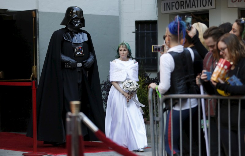 The Force is with an Australian couple who got married as they waited in line for the first U.S. public showings of “Star Wars: The Force Awakensâ€. Star Wars: The Force Awakens,Star Wars,Couple Marries at the TCL Chinese Theatre,Australian couple