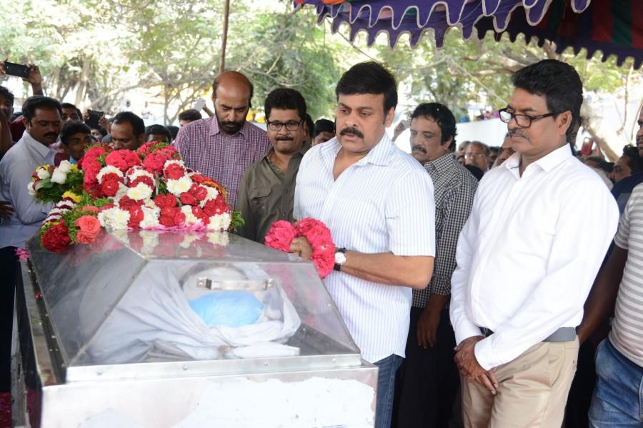 Chiranjeevi, Tammareddy and other Telugu celebs pay homage to Ranganth Chiranjeevi pays homage to Ranganath,Ranganath,celebs pays homage to Ranganath,actor Ranganath died,Ranganath hanged himself