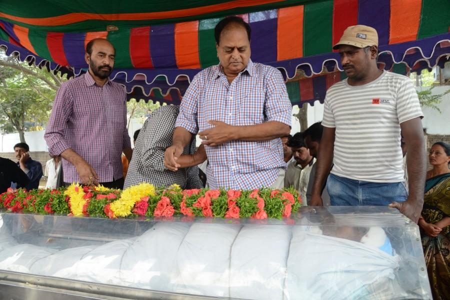 Chiranjeevi, Tammareddy and other Telugu celebs pay homage to Ranganth Chiranjeevi pays homage to Ranganath,Ranganath,celebs pays homage to Ranganath,actor Ranganath died,Ranganath hanged himself