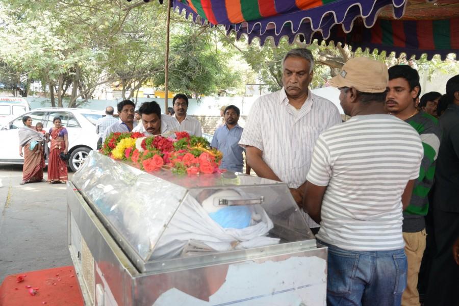 Chiranjeevi, Tammareddy and other Telugu celebs pay homage to Ranganth Chiranjeevi pays homage to Ranganath,Ranganath,celebs pays homage to Ranganath,actor Ranganath died,Ranganath hanged himself