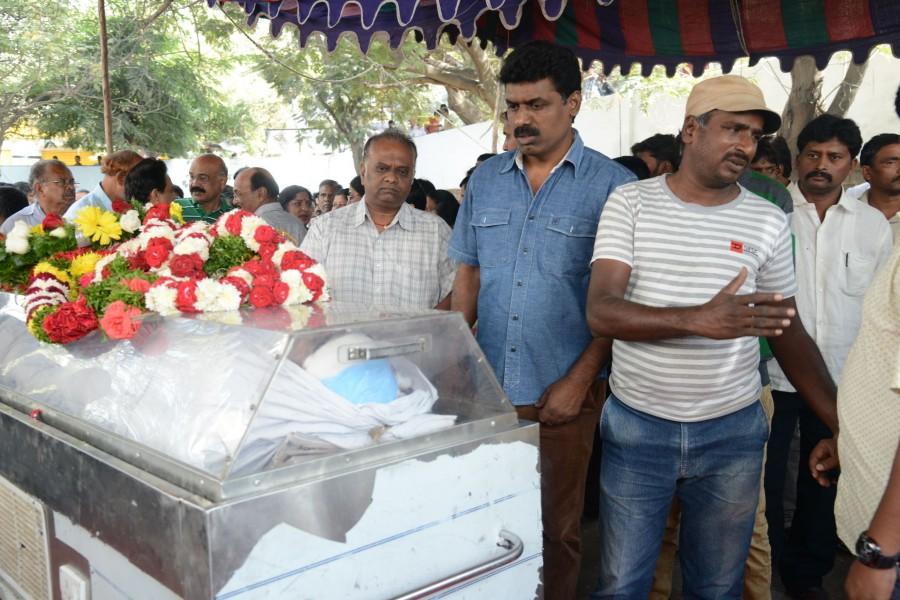 Chiranjeevi, Tammareddy and other Telugu celebs pay homage to Ranganth Chiranjeevi pays homage to Ranganath,Ranganath,celebs pays homage to Ranganath,actor Ranganath died,Ranganath hanged himself