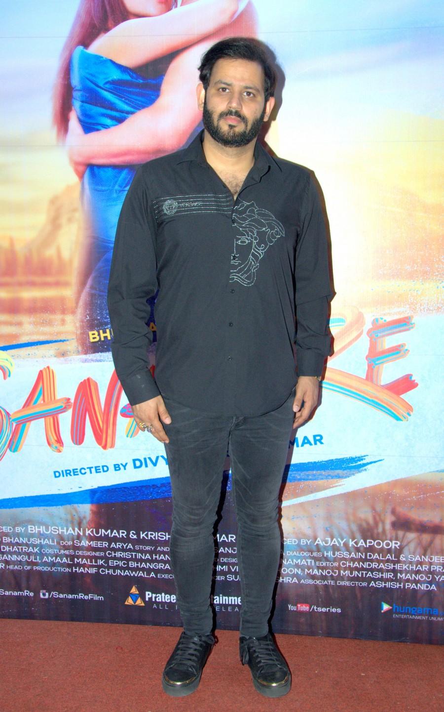 Ajay Kapoor, Pulkit Samrat, Bhushan Kumar, Divya Kumar, and Yami Gautam during Song Launch of Film Sanam Re at Arijit Singh's Symphony Concert. Ajay Kapoor,Yami Gautam,Song Launch of Film Sanam Re,Sanam Re,Arijit Singh's Symphony Concert,Arijit Singh,Pulkit Samrat,Bhushan Kumar,Divya Kumar
