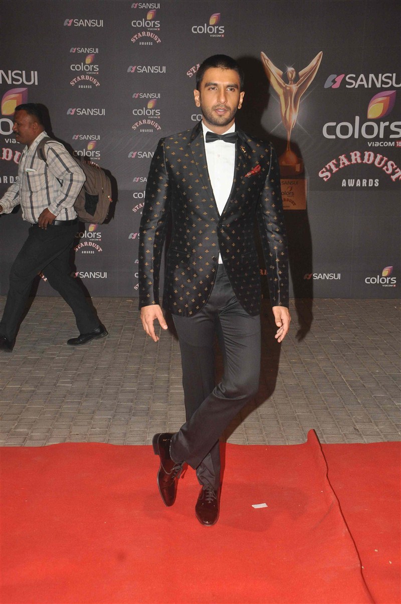 SRK, Salman, Kajol, Amitabh, Aishwarya, Ranveer, Deepika, Sonam, Alia, Jacqueline and many others celeb at Sansui Colors Stardust Awards 2015. Stardust Awards 2015,Stardust Awards,Stardust Awards winners,SRK,Salman Khan,Kajol,Amitabh,Aishwarya,Ranveer,Deepika,Sonam,Alia,Jacqueline