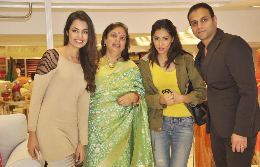 'Jashn', one of the most popular Indian wear fashion brand recently held a fashion show to unveil their latest collection and announce the launch of their new store. JASHN Store Launch & Fashion Show,JASHN Store Launch & Fashion Show in Hazratganj,JASHN Store Launch,JASHN Fashion Show in Hazratganj,JASHN Fashion Show,Sapna Pabbi sashayed