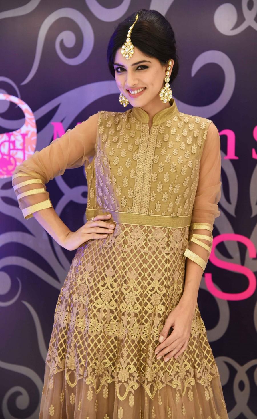 'Jashn', one of the most popular Indian wear fashion brand recently held a fashion show to unveil their latest collection and announce the launch of their new store. JASHN Store Launch & Fashion Show,JASHN Store Launch & Fashion Show in Hazratganj,JASHN Store Launch,JASHN Fashion Show in Hazratganj,JASHN Fashion Show,Sapna Pabbi sashayed
