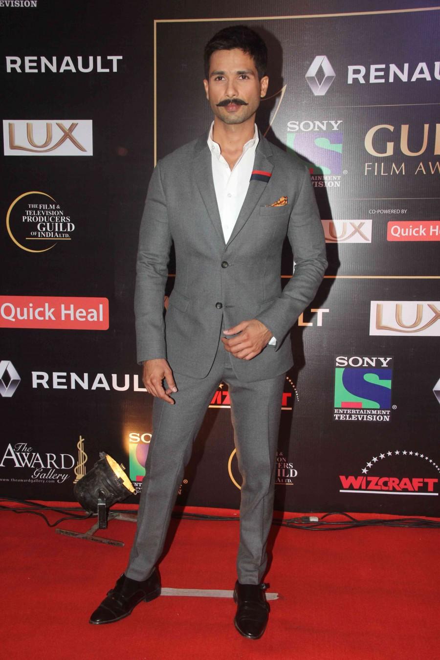 Priyanka Chopra, Sunny Leone, Ranveer Singh, Kriti Sanon, Aditi Rao Hydari, Shahid Kapoor, Elli Avram, Anil Kapoor, Harshali Malhotra, Remo D'Souza and many others graced the red carpet event on Tuesday (22 December) in Mumbai. Guild Awards 2015,Guild Awards,Star guild awards,Priyanka,Sunny Leone,Sonam,Sonakshi,Ranveer