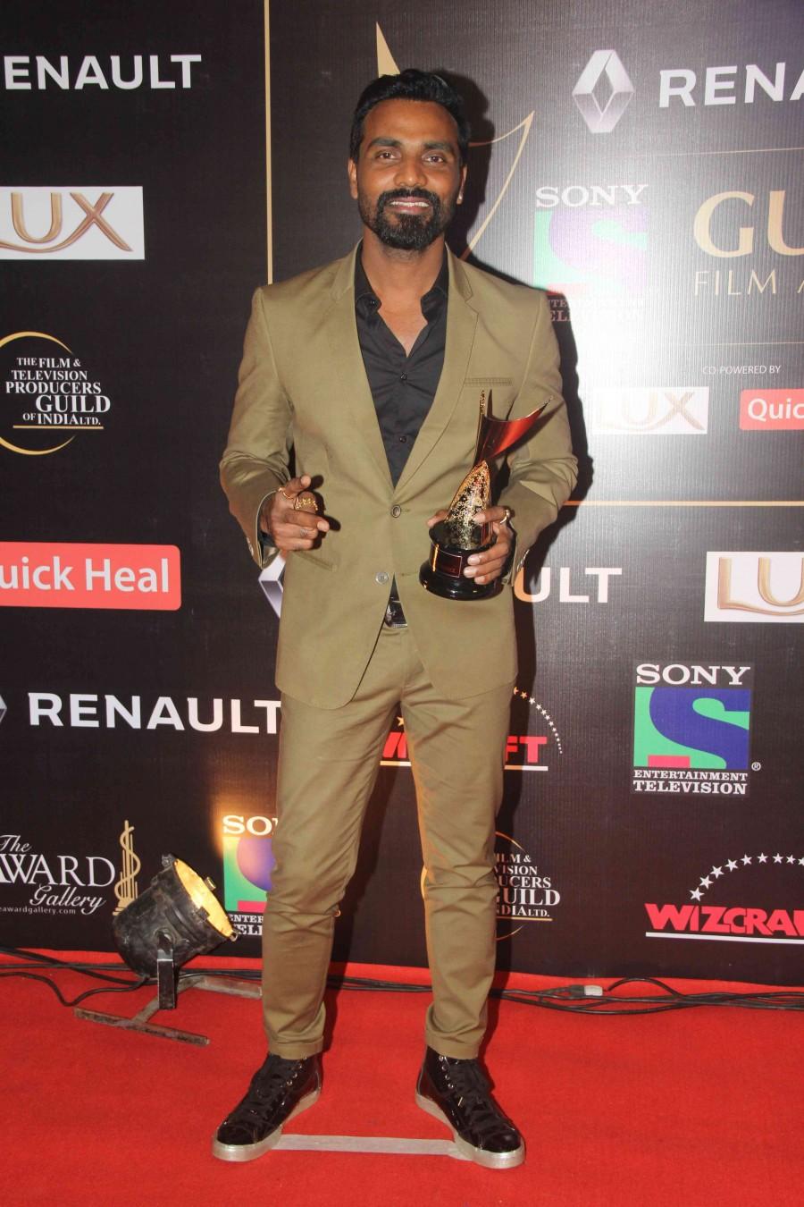 Priyanka Chopra, Sunny Leone, Ranveer Singh, Kriti Sanon, Aditi Rao Hydari, Shahid Kapoor, Elli Avram, Anil Kapoor, Harshali Malhotra, Remo D'Souza and many others graced the red carpet event on Tuesday (22 December) in Mumbai. Guild Awards 2015,Guild Awards,Star guild awards,Priyanka,Sunny Leone,Sonam,Sonakshi,Ranveer