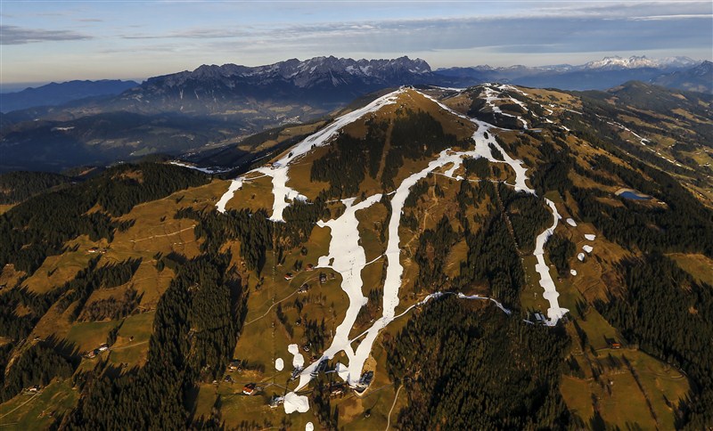 Snow in California, green hills at Europe's ski resorts, and more unusual winter weather around the world. Wild winter weather,Wild winter weather around the world,winter around the world,Snow in California,green hills at Europe,unusual winter weather