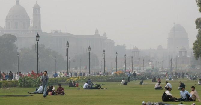 It was a foggy Thursday morning in Delhi with the minimum temperature settling at 7.2 degrees Celsius, a notch below the season's average, the weather office said.