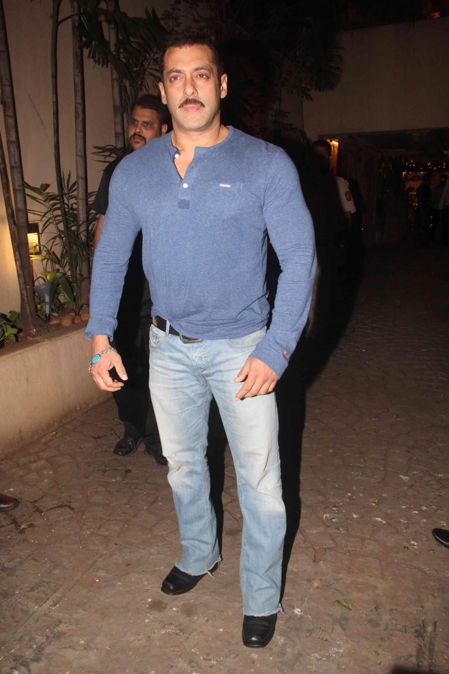 Salman Khan, Aamir Khan, Varun Dhawan, Ranveer Singh, Arjun Kapoor, Saif Ali Khan, Kareena Kapoor, Sonam Kapoor, Anupam Kher, Farah Khan, Boney Kapoor, Sridevi, Farhan Akhtar, Jackie Shroff, Subash Ghai, David Dhawan and many other Bollywood celebs graced the Anil's birthday party. Anil Kapoor Birthday Celebration,Anil Kapoor Birthday,Salman Khan,Aamir Khan,Varun Dhawan,Ranveer Singh,Arjun Kapoor,Saif Ali Khan,Kareena Kapoor,Sonam Kapoor,Anupam Kher,Farah Khan,Boney Kapoor,Sridevi,Farhan Akhtar,Jackie Shroff,Subash Ghai,David Dhawan