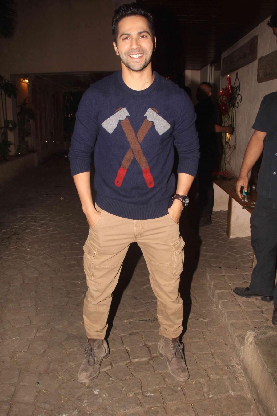 Salman Khan, Aamir Khan, Varun Dhawan, Ranveer Singh, Arjun Kapoor, Saif Ali Khan, Kareena Kapoor, Sonam Kapoor, Anupam Kher, Farah Khan, Boney Kapoor, Sridevi, Farhan Akhtar, Jackie Shroff, Subash Ghai, David Dhawan and many other Bollywood celebs graced the Anil's birthday party. Anil Kapoor Birthday Celebration,Anil Kapoor Birthday,Salman Khan,Aamir Khan,Varun Dhawan,Ranveer Singh,Arjun Kapoor,Saif Ali Khan,Kareena Kapoor,Sonam Kapoor,Anupam Kher,Farah Khan,Boney Kapoor,Sridevi,Farhan Akhtar,Jackie Shroff,Subash Ghai,David Dhawan