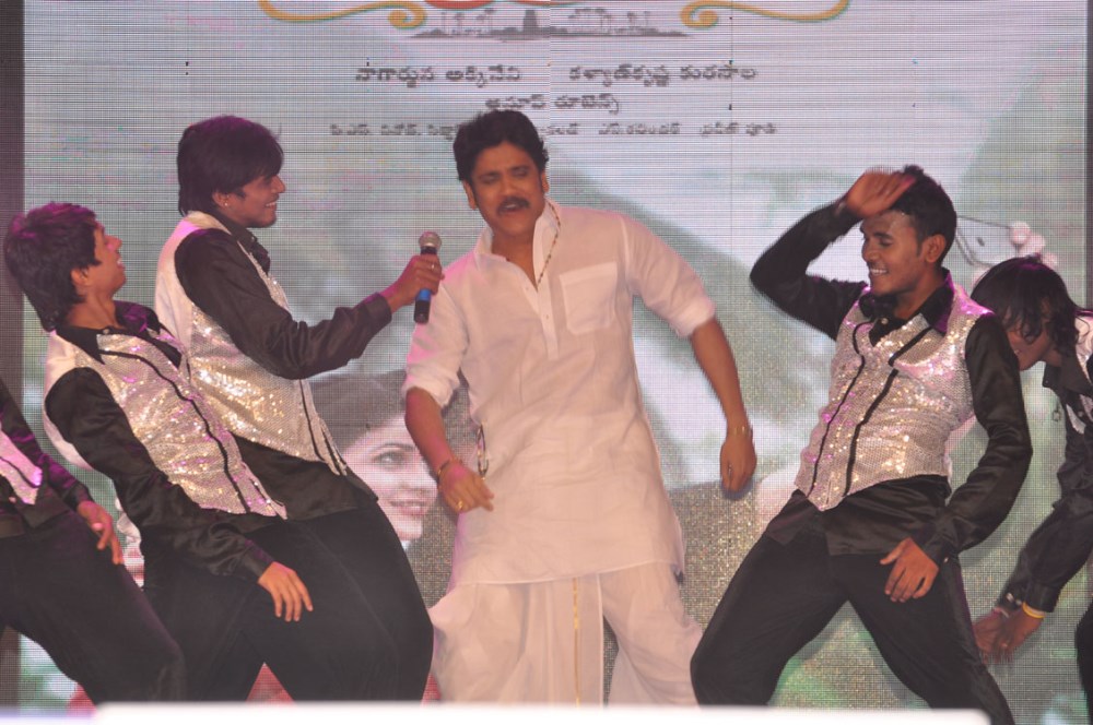 Telugu movie Soggade Chinni Nayana Audio launch event function held on 25 December in Hyderabad. Nagarjuna, Naga Chaitanya, Ramya Krishnan, Lavanya Tripathi, Hamsa Nandini, Anasuya, Diksha Panth and others graced the event. Soggade Chinni Nayana,Soggade Chinni Nayana Audio Launch,Nagarjuna,Naga Chaitanya,Ramya Krishnan,Lavanya Tripathi,Hamsa Nandini,Anasuya,Diksha Panth,Soggade Chinni Nayana Audio Launch pics,Soggade Chinni Nayana Audio Launch images,Soggade Chinni Nayana Au
