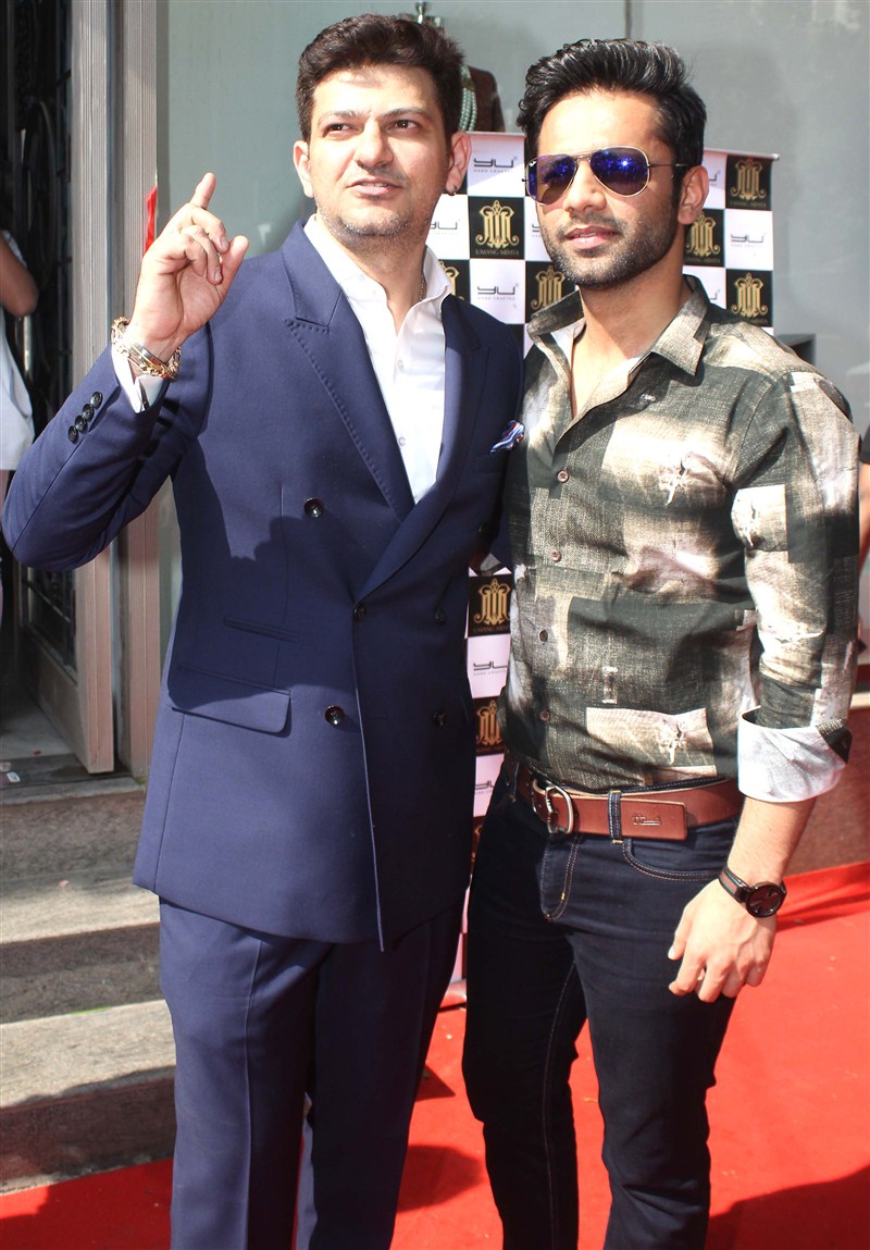 Cricketer Sachin Tendulkar inaugurated designer Umang & Shraddha Mehta store at Santacruz W Sachin Tendulkar,designer Umang,Shraddha Mehta store,Sachin Tendulkar inaugurated Shraddha Mehta store,Shraddha Mehta store at Santacruz W