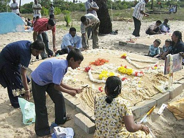 People living in Tamil Nadu's coastal districts affected by the 2004 tsunami on Saturday paid homage to the thousands who were swallowed by the giant waves on this day. 2004 tsunami victims,Tamil Nadu pays homage to tsunami victims,homage to tsunami victims,tsunami,chennai tsunami