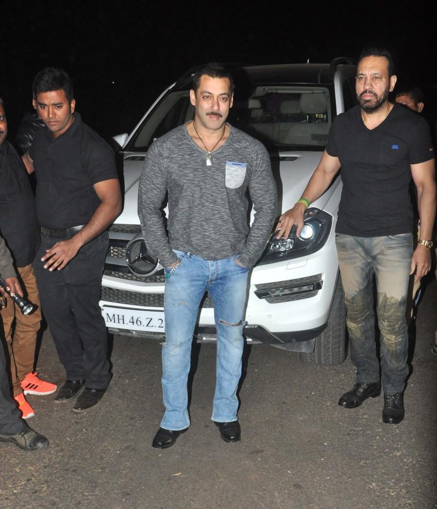 Superstar Salman Khan, who turned 50 on Sunday, had a huge birthday bash at his Panvel farmhouse Saturday night. Celebs like Asin, Dino Morea, Kangna Ranaut, Neil Nitin Mukesh, Sania Mirza, Anil Kapoor, Riteish Deshmukh, Genelia, Mallika Sherawat, Boney Kapoor, Prabhu Deva, Sooraj Pancholi, Jacqueline Fernandez, Kriti Sanon, Sonakshi Sinha and many other celebs graced the event. Salman Khan's Birthday Party,Salman Khan's Birthday bash,Salman Khan Birthday Party,Asin,Dino Morea,Kangna Ranaut,Neil Nitin Mukesh,Sania Mirza,Anil Kapoor,Riteish Deshmukh,Genelia,Mallika Sherawat,Boney Kapoor,Prabhu Deva,Sooraj Pancholi,Jacque