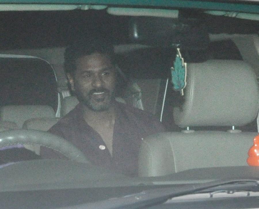 Superstar Salman Khan, who turned 50 on Sunday, had a huge birthday bash at his Panvel farmhouse Saturday night. Celebs like Asin, Dino Morea, Kangna Ranaut, Neil Nitin Mukesh, Sania Mirza, Anil Kapoor, Riteish Deshmukh, Genelia, Mallika Sherawat, Boney Kapoor, Prabhu Deva, Sooraj Pancholi, Jacqueline Fernandez, Kriti Sanon, Sonakshi Sinha and many other celebs graced the event. Salman Khan's Birthday Party,Salman Khan's Birthday bash,Salman Khan Birthday Party,Asin,Dino Morea,Kangna Ranaut,Neil Nitin Mukesh,Sania Mirza,Anil Kapoor,Riteish Deshmukh,Genelia,Mallika Sherawat,Boney Kapoor,Prabhu Deva,Sooraj Pancholi,Jacque