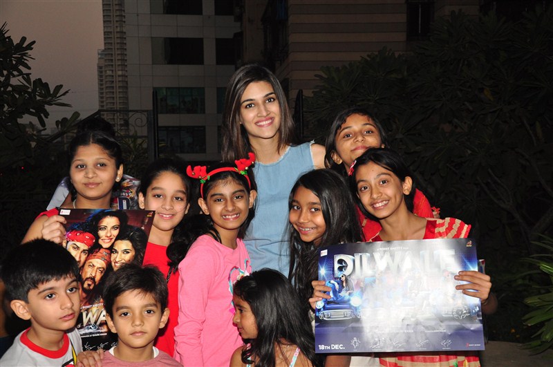 Bollywood actress Kriti Sanon celebrates Christmas with kids. Kriti Sanon,Kriti Sanon celebrates Christmas,Kriti Sanon Christmas celebration,Christmas celebration,Christmas celebration with kids,actress Kriti Sanon
