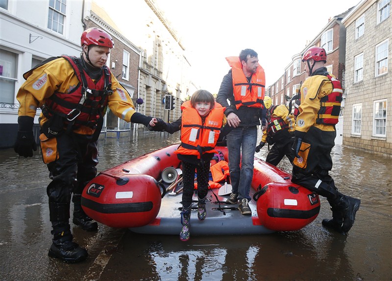 British soldiers helped evacuate hundreds of people from rising floodwaters in the historic city of York, after heavy rainfall inundated towns and cities across northern England. Flooding hits England,UK floods,floods,floodwaters,heavy rainfall,northern England