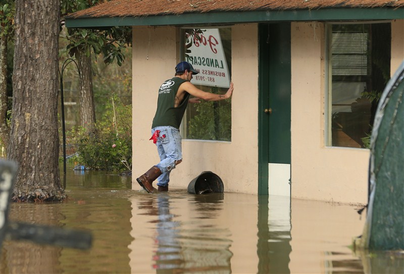 Tornadoes, torrential rains and flash flooding devastate states across the central U.S. Tornadoes,torrential rains,US storms and tornadoes,US storms,US tornadoes,Severe storms ravage U.S