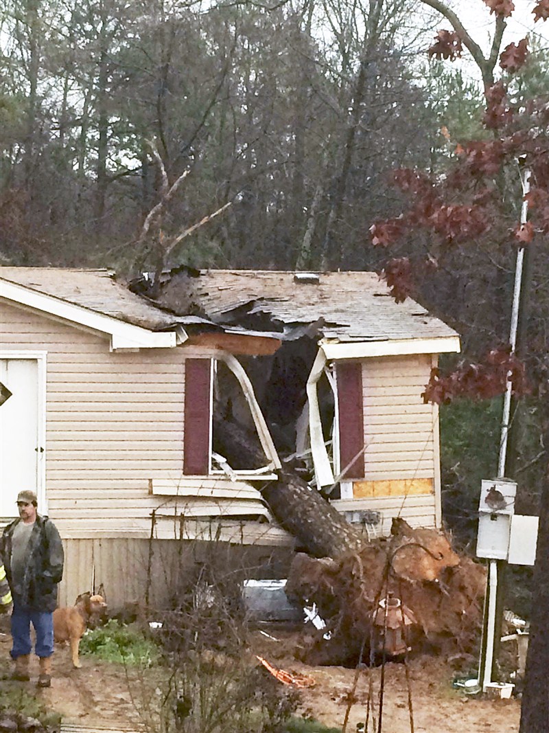 Tornadoes, torrential rains and flash flooding devastate states across the central U.S. Tornadoes,torrential rains,US storms and tornadoes,US storms,US tornadoes,Severe storms ravage U.S