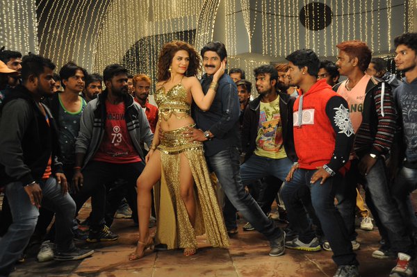 Nandamuri Balakrishna and Anjali's Dictator movie stills - Photos ...