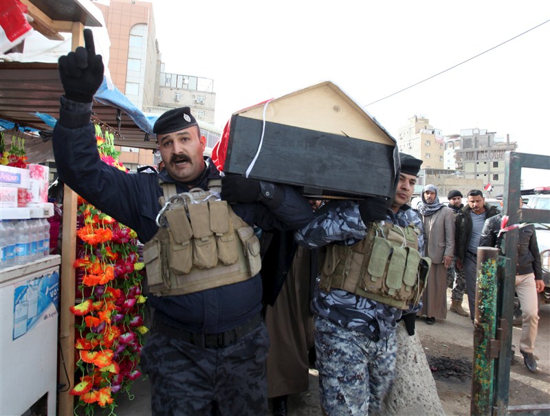 Iraq flies its flag above Ramadi's government complex, marking its military's first major victory since fleeing from Islamic State 18 months ago. Ramadi liberated from Islamic State,Ramadi,Islamic State,Iraq,Iraq flies flag,iraq victory,ISIS,ISIS loses