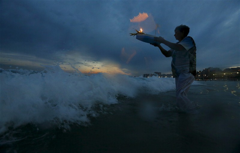 Worshippers present gifts to the sea goddess at the end of every year, to give thanks and ask for blessings for the upcoming new year. New Year 2016,New Year,Afro-Brazilian religion Umbanda,Afro-Brazilian,Umbanda followers,welcome New Year,New Year welcome,happy new year
